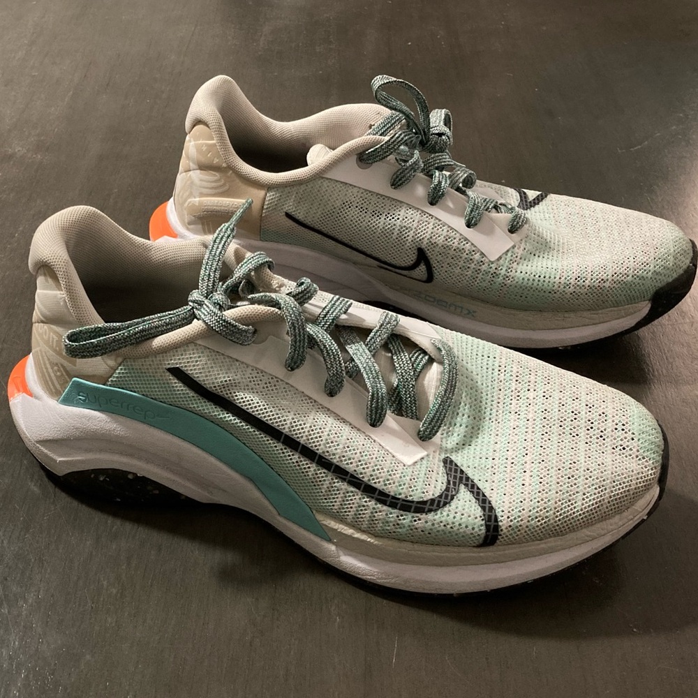 4.1  138
Nike womens SuperRep shoes 8.5